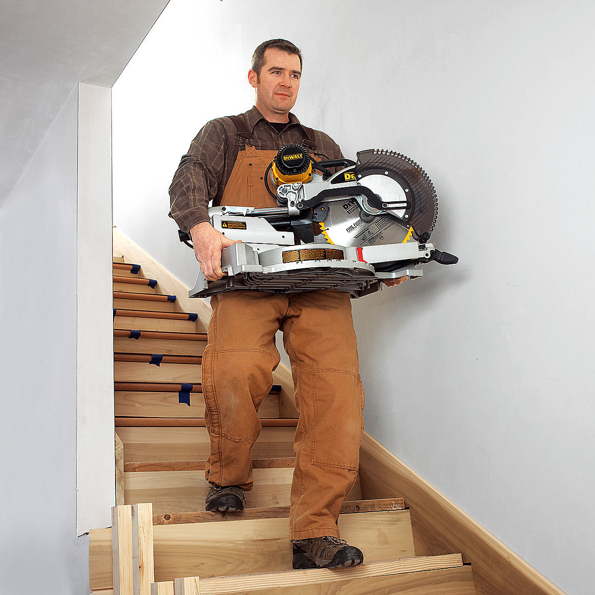 DEWALT 12-Inch Sliding Compound Miter Saw, Double Bevel (DWS780).